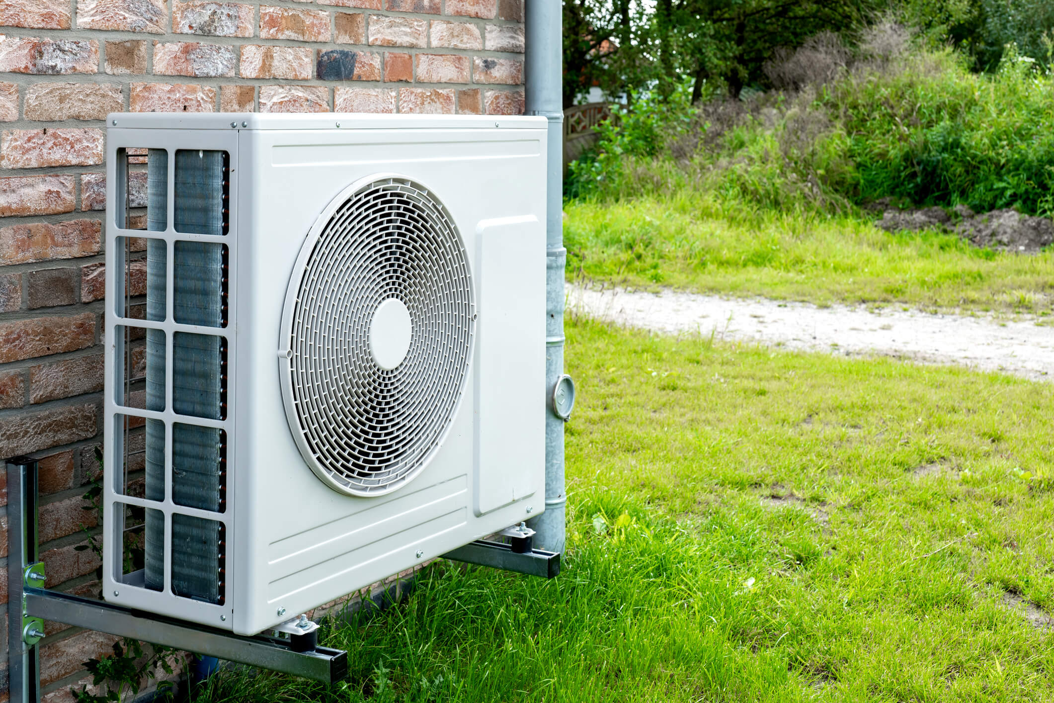 Should You Replace Your Gas Furnace with a Heat Pump in Toronto?